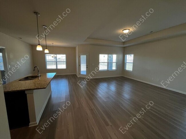 Building Photo - 136 Fernhill Dr NW