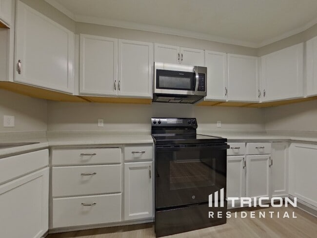 Building Photo - 228 Seton Hall Dr