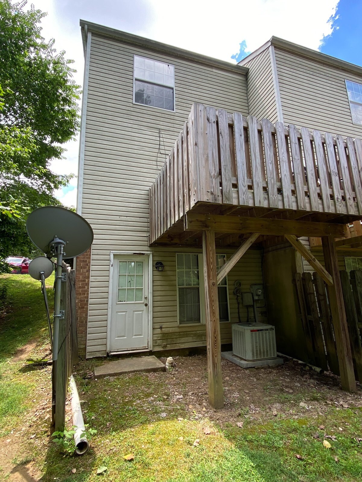 Access to Yard Lower Level - 541 Lex Dr