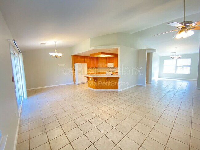 Building Photo - 1239 El Portal Dr