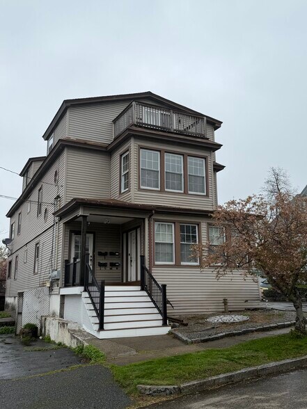 Building Photo - 119 Airlie St