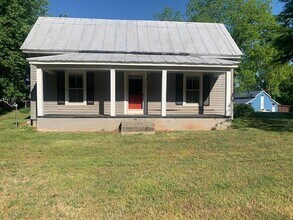 Building Photo - Beautiful 1 bedroom, 1 bath farmhouse with BONUS ROOM