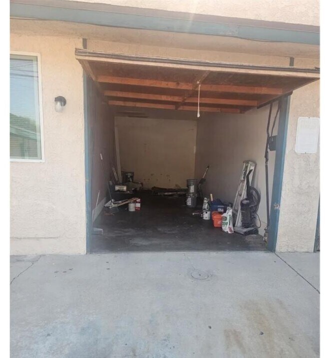 Building Photo - 45419 10th St W