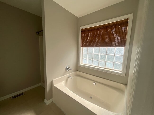 Building Photo - 35 Northview Dr