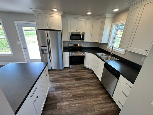 Building Photo - 450 Smokering Dr