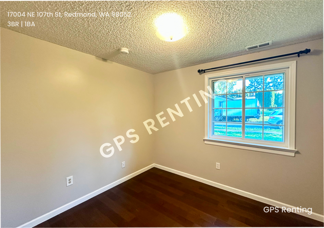 Building Photo - Charming Redmond Rambler in Prime Educatio...