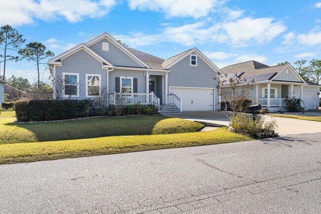 Building Photo - 590 Las Roblas Grande Dr