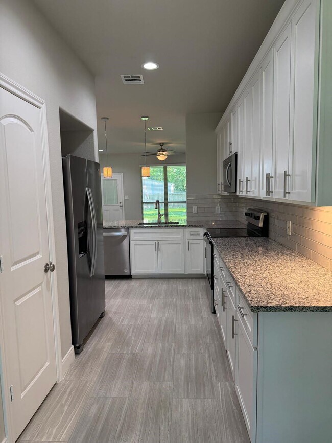 Building Photo - 11158 Lake Dr W