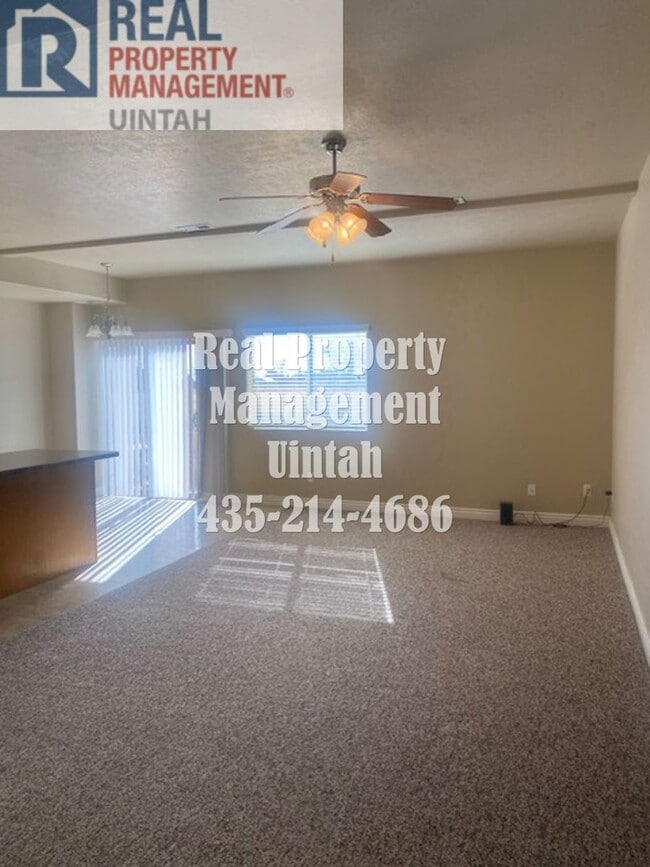 Building Photo - 3 Bed 2.5 bath Townhome