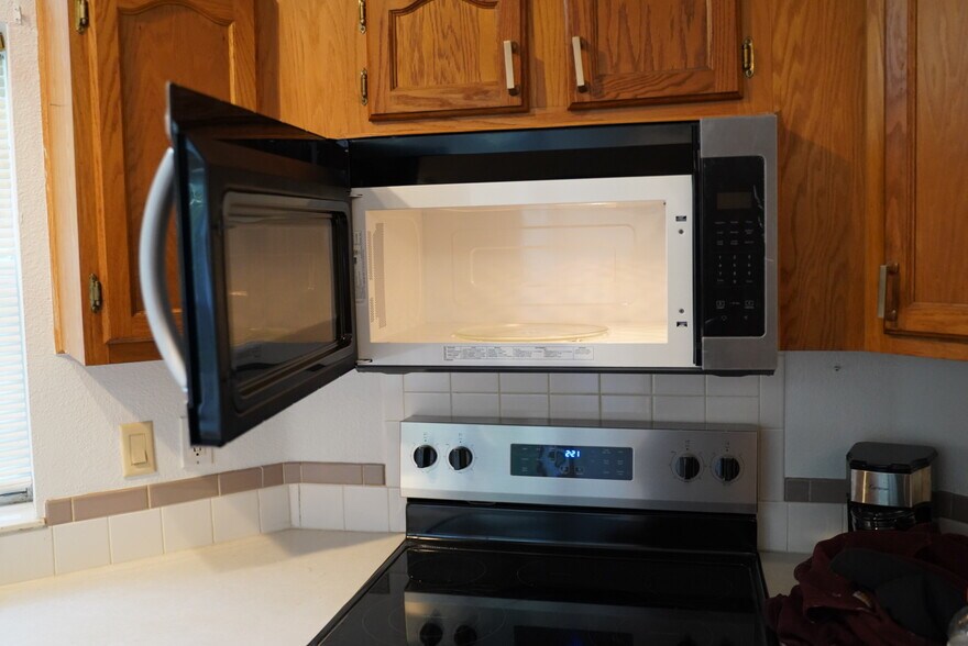 Building Photo - 29205 Saddle Oaks Ln