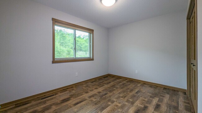 Building Photo - 4 bedroom, 3 bathroom Home