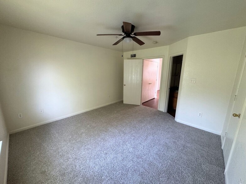Building Photo - 1100 Lansberry Ct