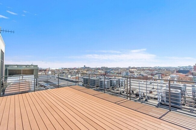 Building Photo - 250 Meridian St