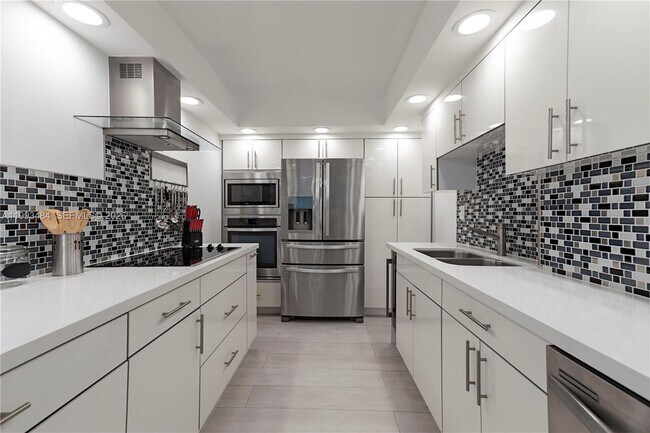 Building Photo - 1621 Collins Ave