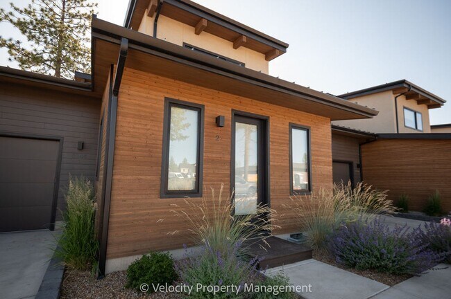 Building Photo - 3344 NW Celilo Ln