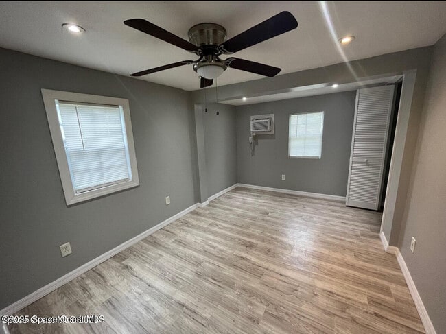 Building Photo - 329 Pine Ave