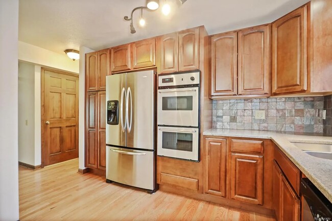 Kitchen - 7505 W Yale Ave