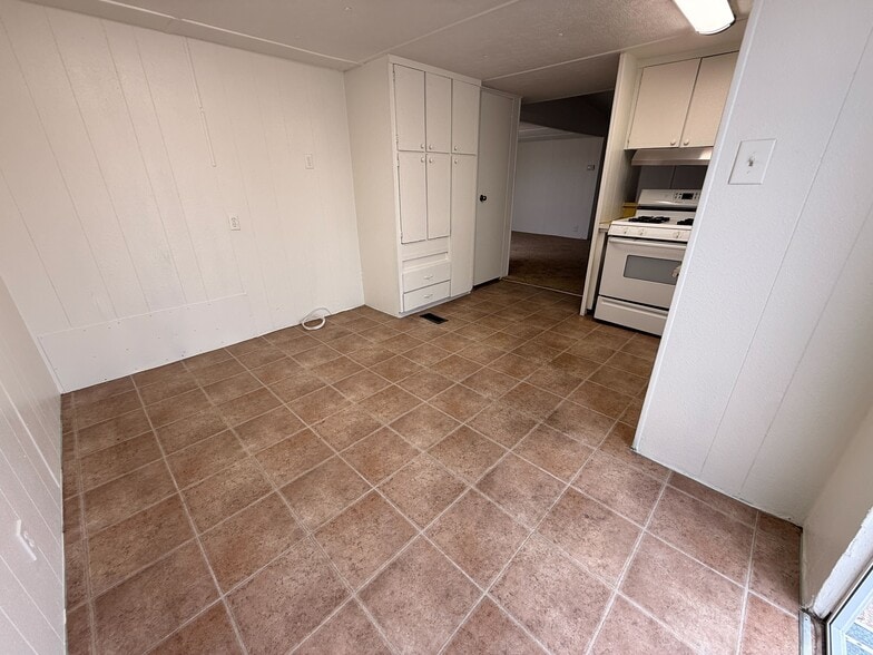 Building Photo - 3601 E Wyoming Ave