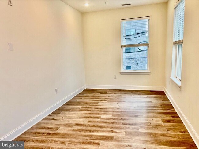 Building Photo - 6601 Ridge Ave