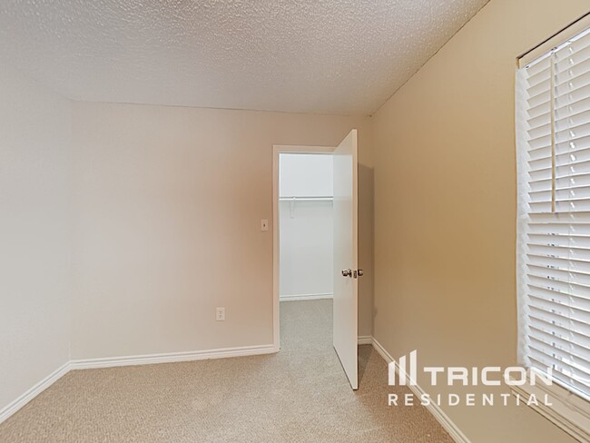 Building Photo - 1120 Hidden Creek Dr