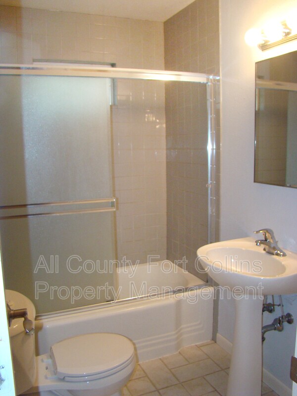 Building Photo - 817 E Laurel St