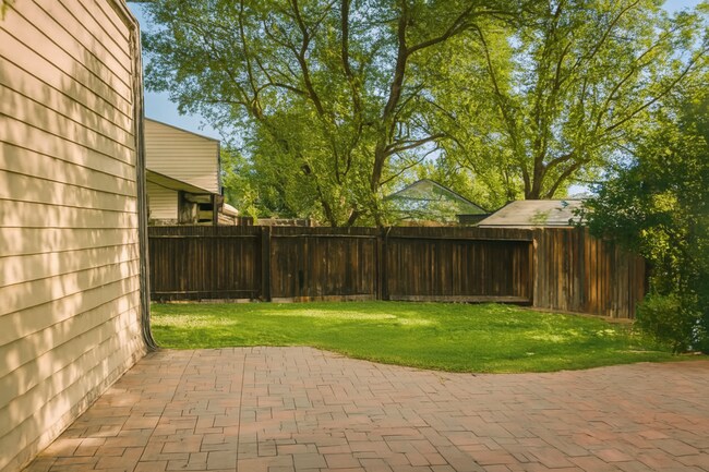 Building Photo - 1510 Storey St