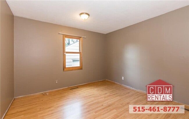 Building Photo - Cozy DSM Home near Merle Hay