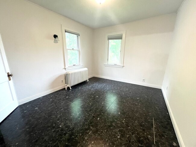 Building Photo - 3 Bedroom, 1 Bathroom Single-Family Home!