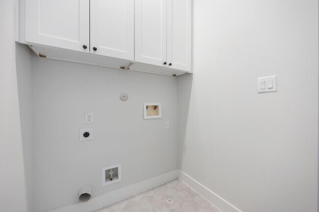 Building Photo - 6116 De Campo St