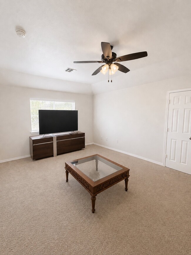 Building Photo - 1622 Lake Travis Dr