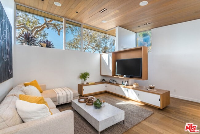 Building Photo - 4014 Colonial Ave