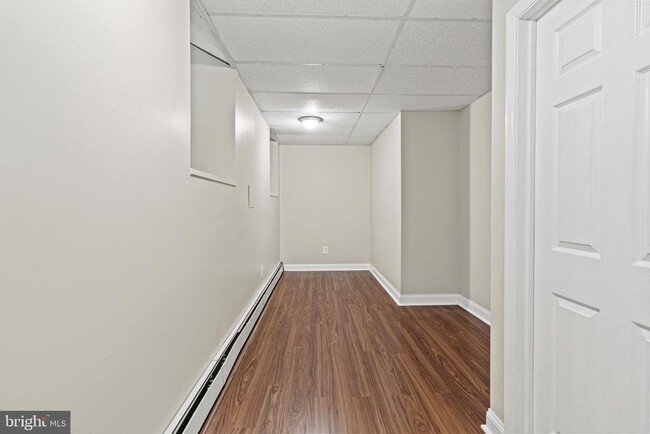 Building Photo - 307 Roxborough Ave