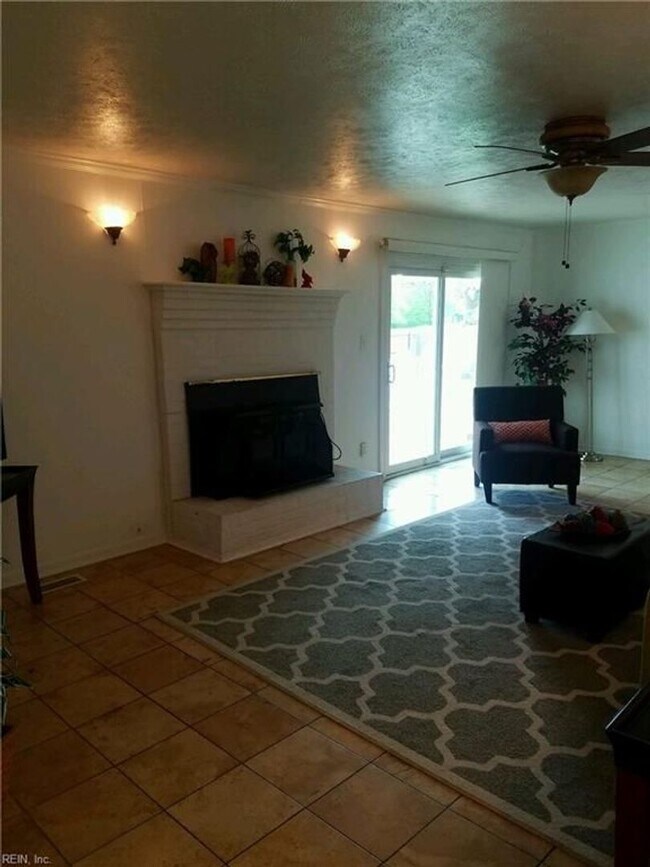Building Photo - Remodeled 3BR Home in Indian Lakes - Grani...