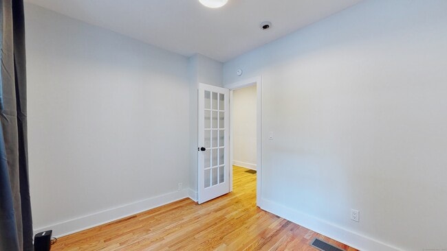 Building Photo - 86 Edwards St