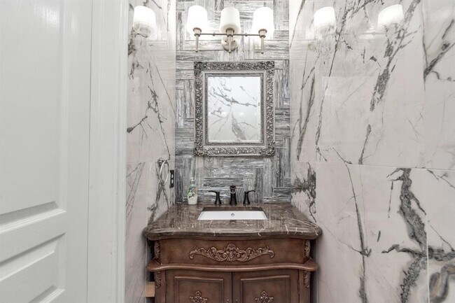 Building Photo - 12002 Newport Shore Dr