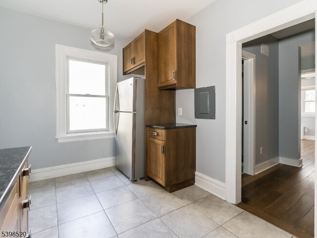 Building Photo - 81 Main St