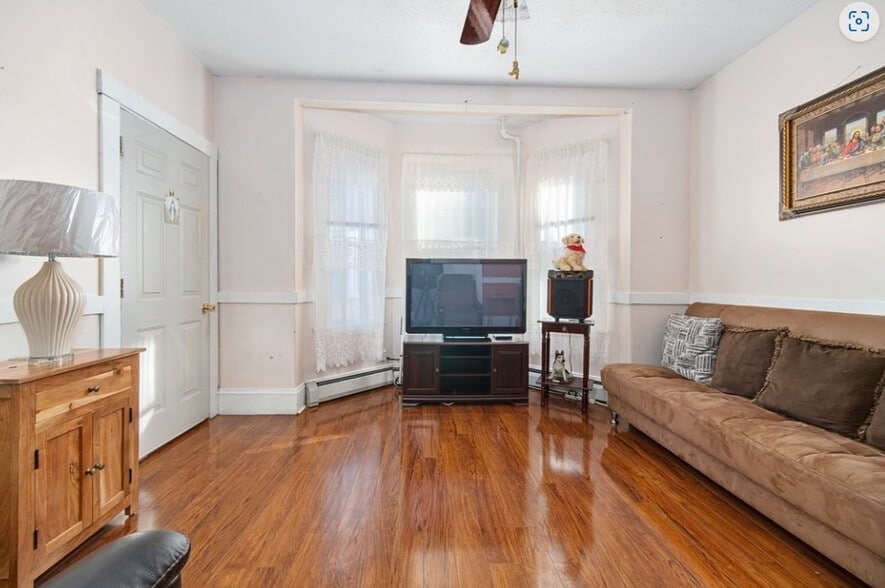 Building Photo - 17 Wyman St