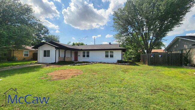 Building Photo - 1911 Hillcrest Dr