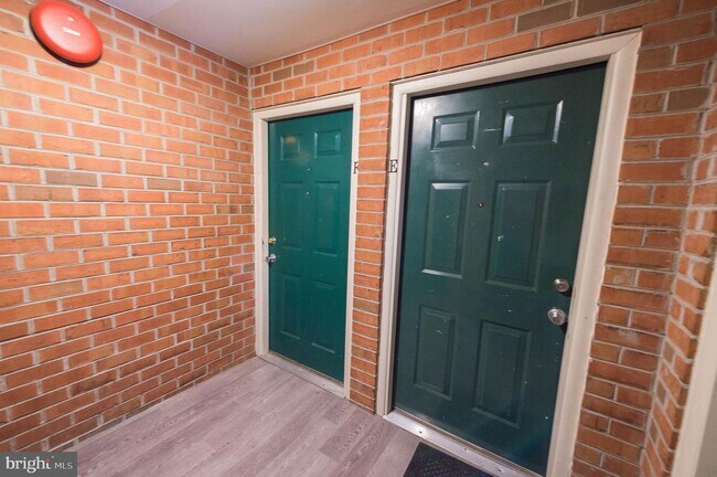 Building Photo - 800 College Ln