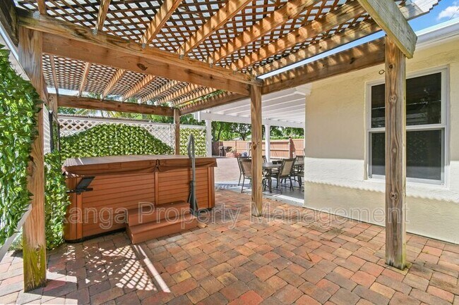 Building Photo - 244 Greymon Dr