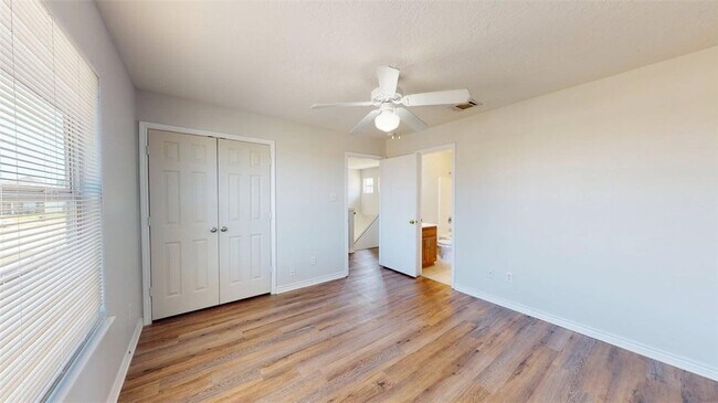 Building Photo - 4131 McFarland Dr