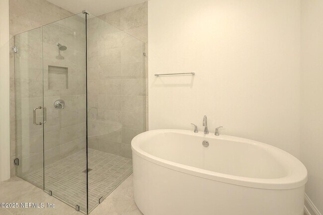 Building Photo - 156 Latham Dr
