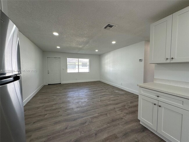 Building Photo - 116 NW 2nd Ave