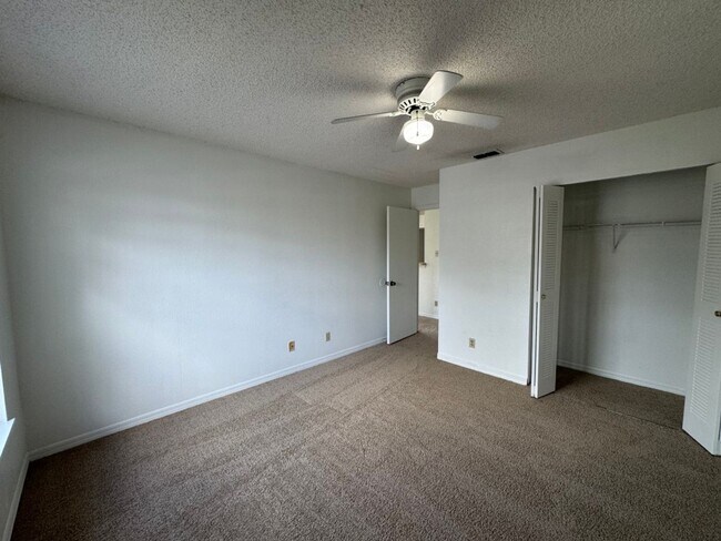 Building Photo - 1057 S Hiawassee Rd