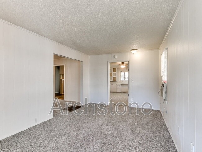 Building Photo - 527 E Boeing Dr