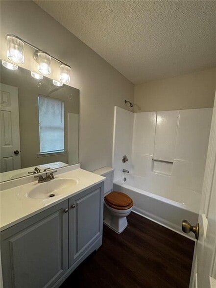 Building Photo - 875 Joseph Club Dr