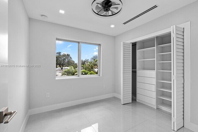 Building Photo - 320 Florida Blvd