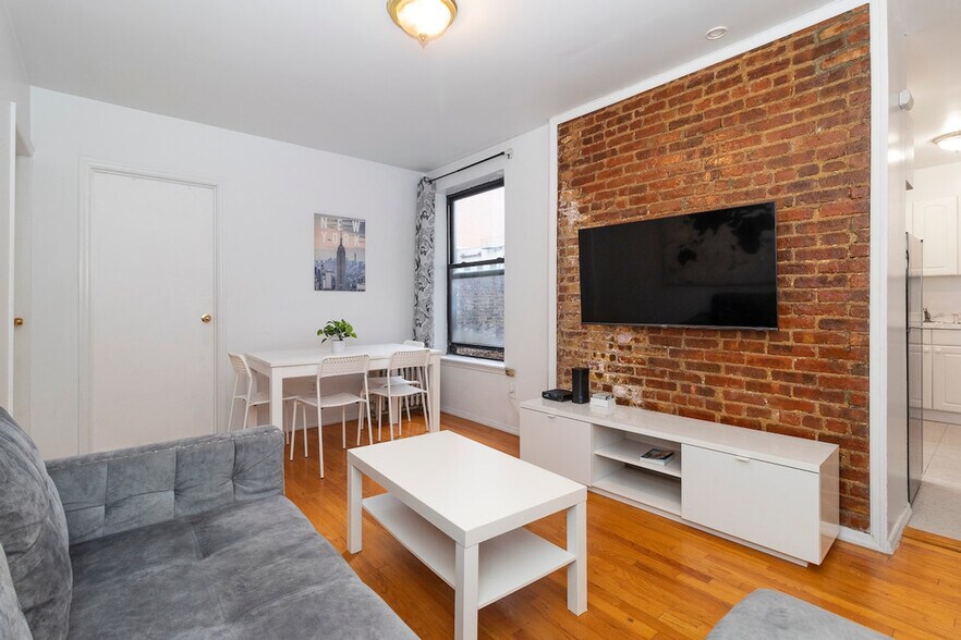 Building Photo - 317 E 93rd St