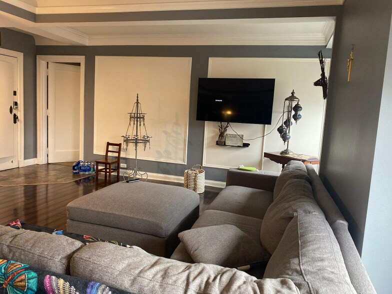 Primary Photo - 15 E Kirby St