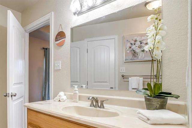 Building Photo - 3915 Laramie Trail